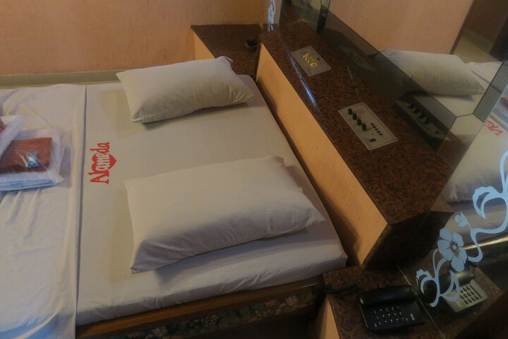 Room 6 of 18