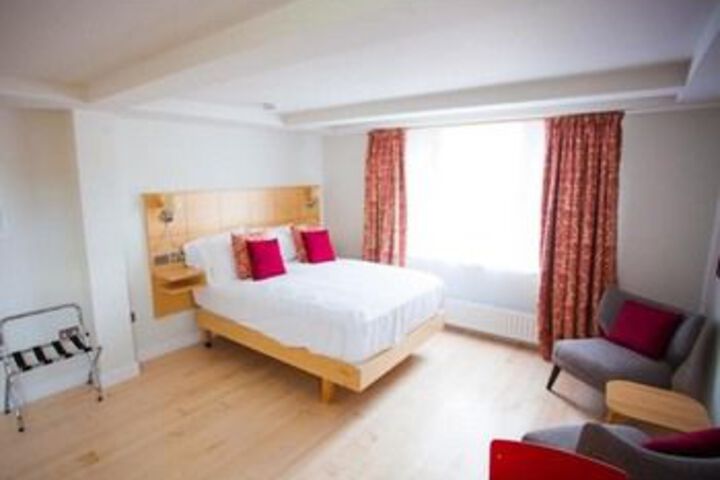 Room 17 of 27