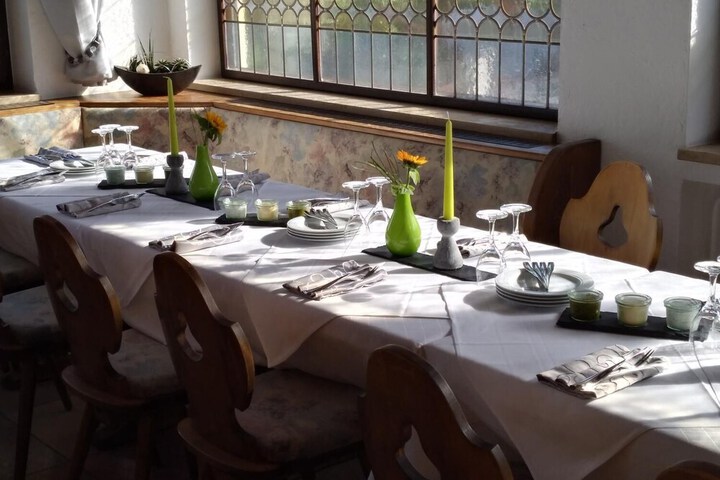 Dining 16 of 19