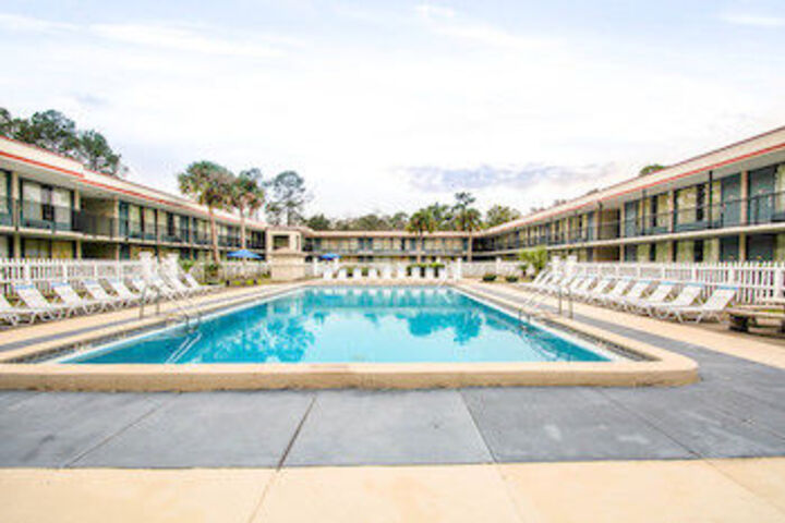 Pool 47 of 51