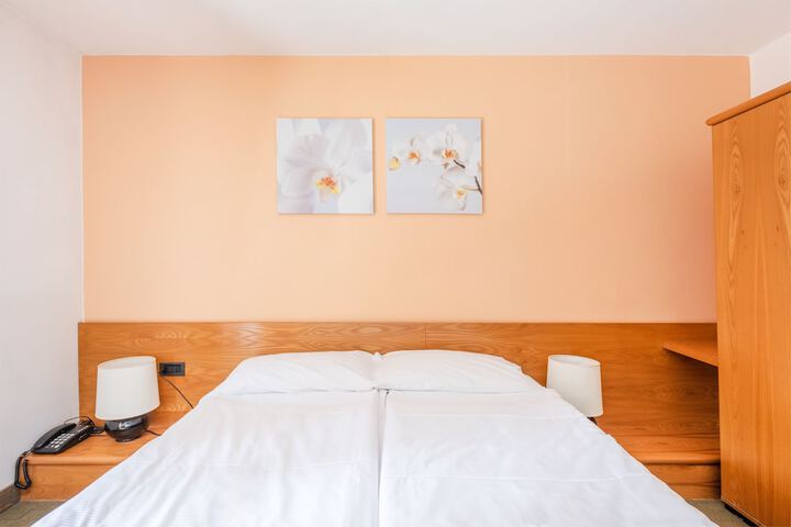 Room 40 of 100