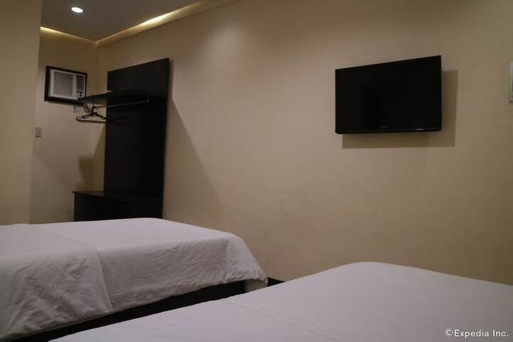 Room 5 of 28