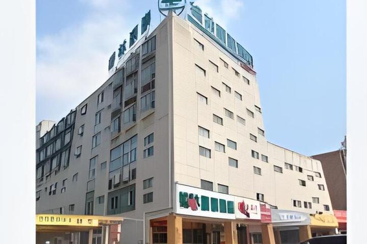 Exterior of GreenTree Inn Chizhou High-Speed Railway Station Hotel