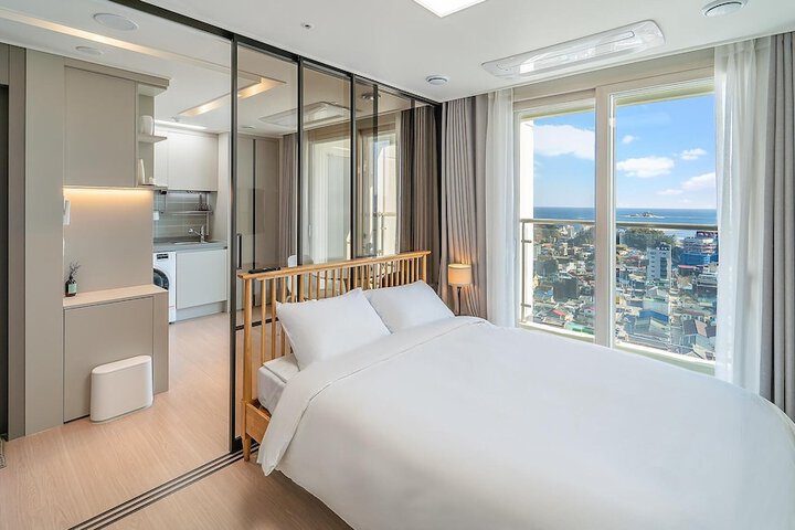 Room 176 of 640