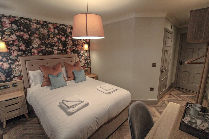 Room 9 of 136