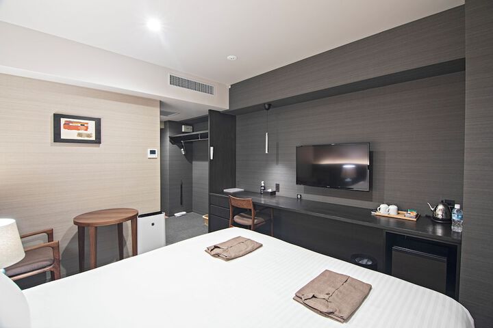 Room 17 of 32
