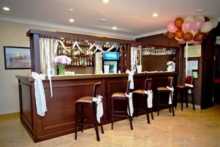 Lounge 54 of 66