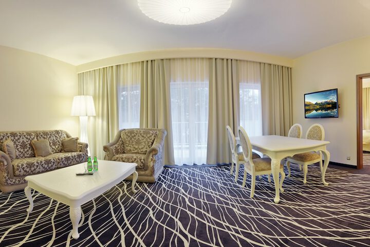 Room 5 of 40