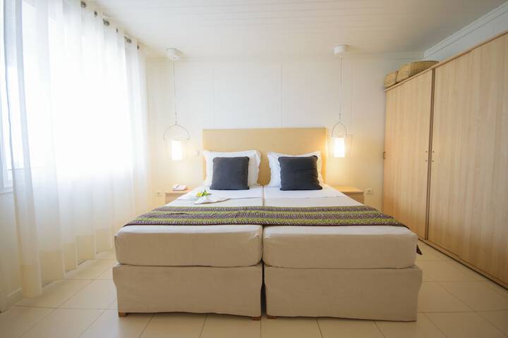 Room 21 of 102