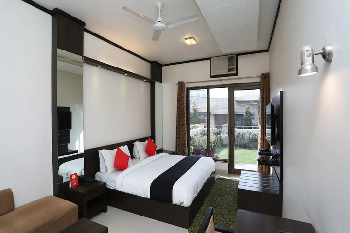 Room 2 of 19