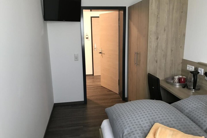 Room 8 of 10