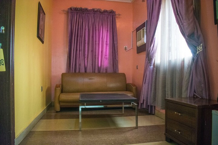 Room 34 of 68