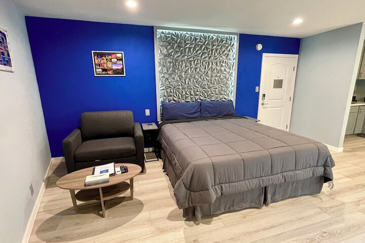 Room 4 of 89