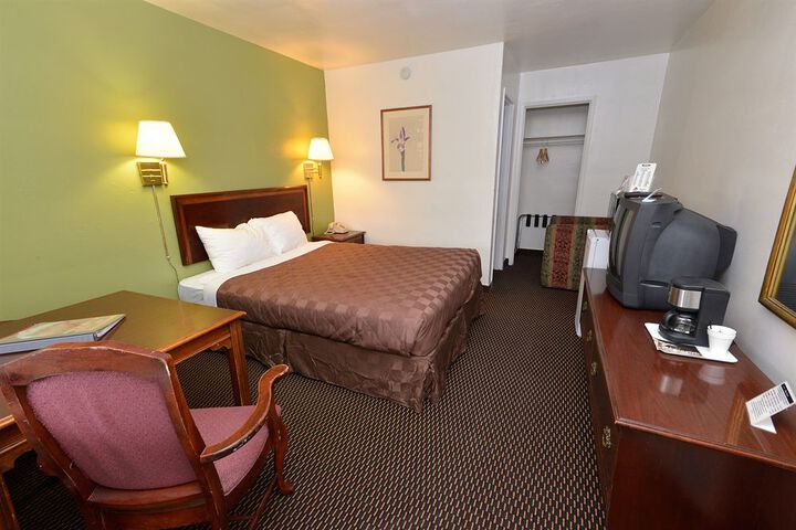 Room 8 of 38
