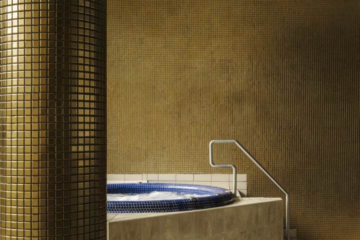 Hotel with Pool