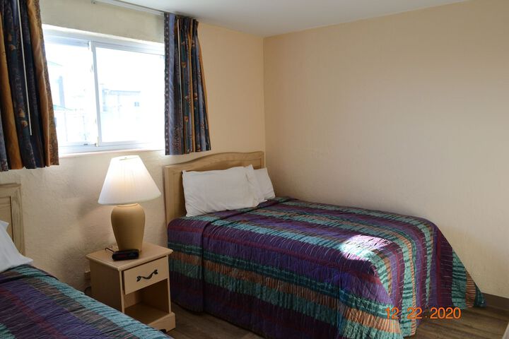 Room 11 of 27