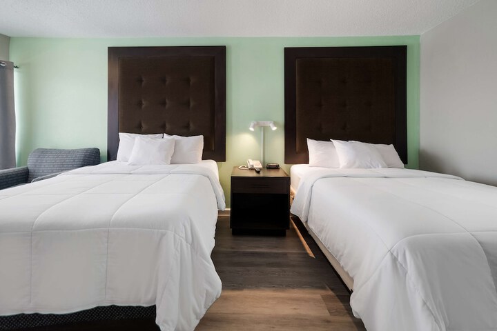 2 Double Beds (9 of 11)