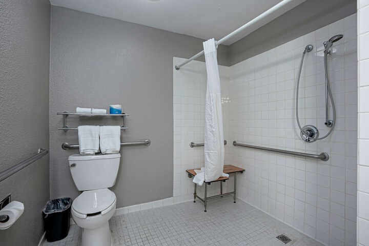 Double Accessible (5 of 12)