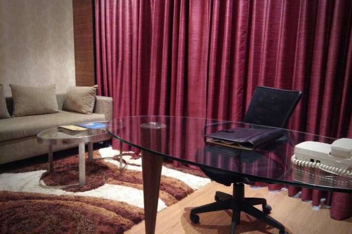 Room 21 of 37
