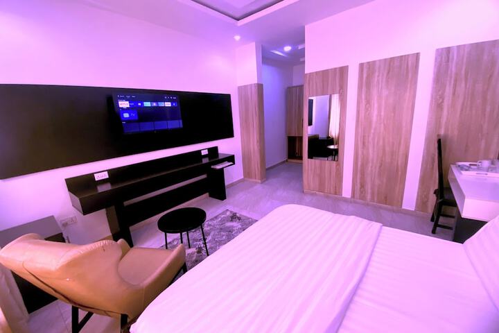 Room 33 of 66