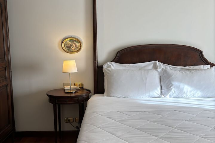 Room 42 of 177