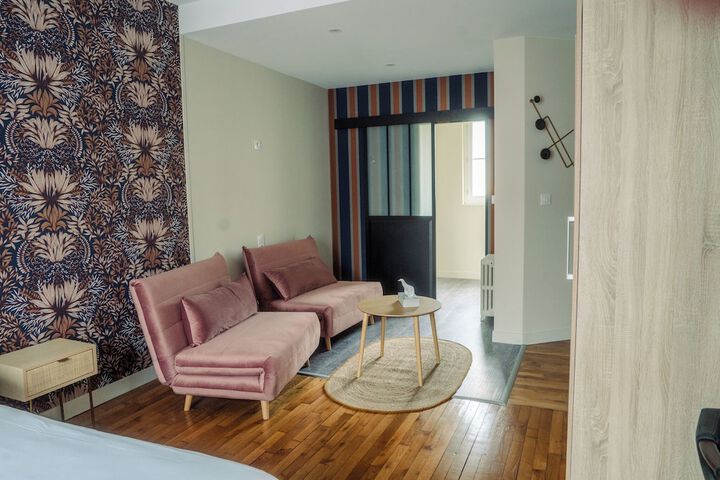 Room 10 of 28