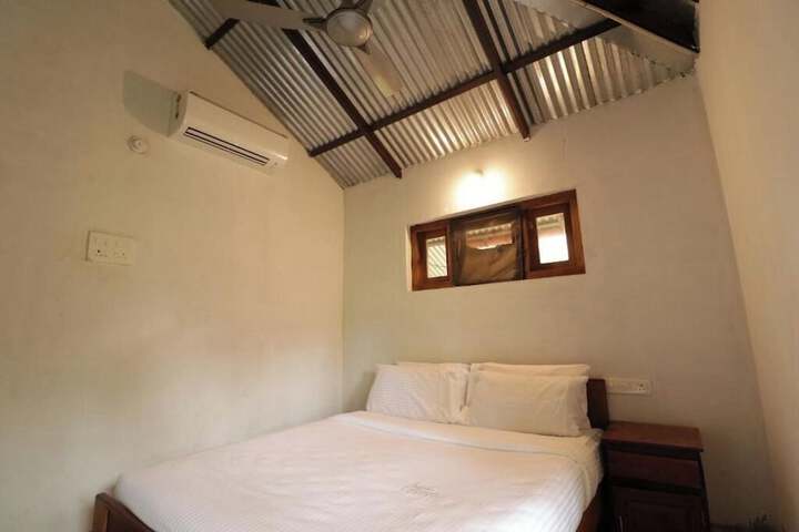 Room 10 of 28