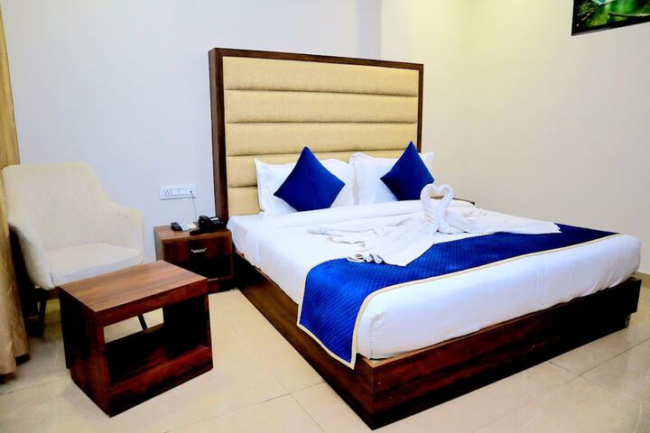 Room 2 of 16
