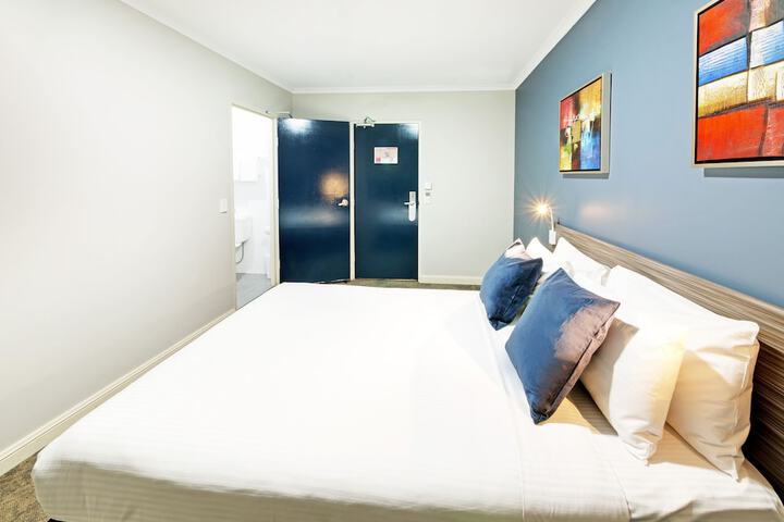 Room 22 of 28