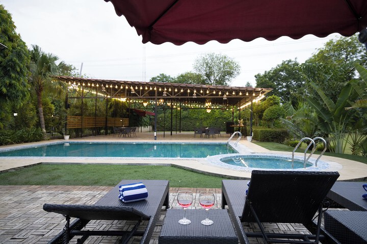 Pool 72 of 106