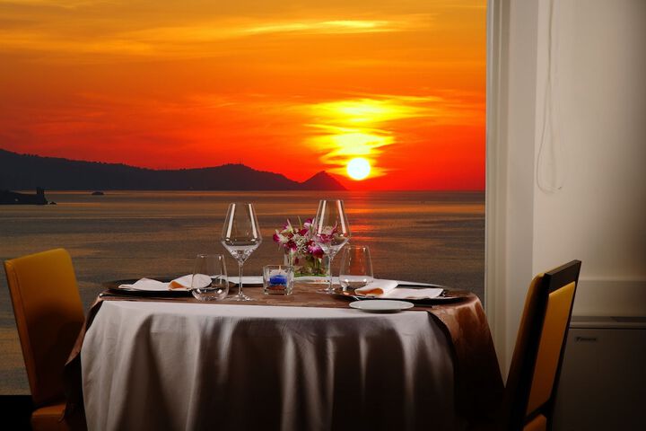 Dining 31 of 48