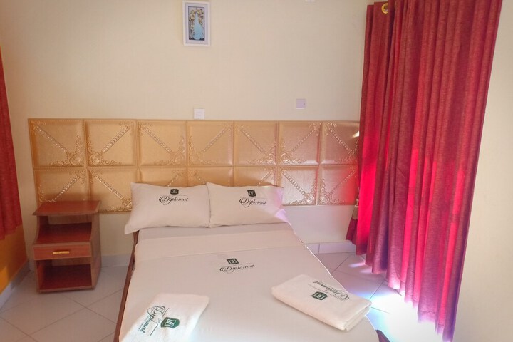 Room 9 of 34