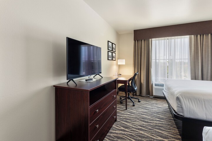 Quadruple Accessible Queen Size Bed (9 of 16)