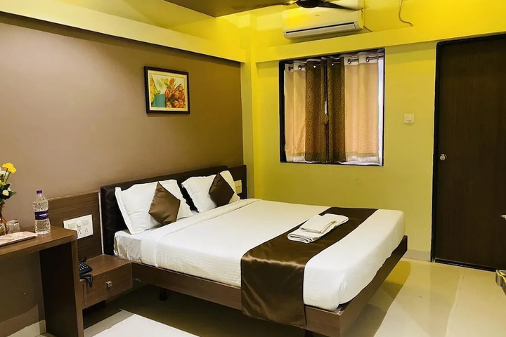Room 2 of 8
