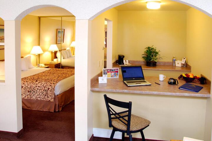 1 Queen Bed (4 of 16)