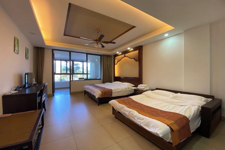 Room 83 of 178