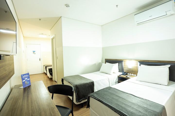 Room 21 of 38