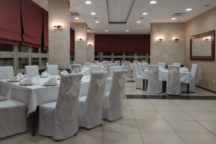 Ballroom/Hall 34 of 43