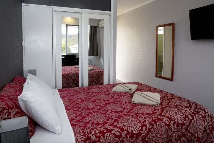 Room 5 of 52