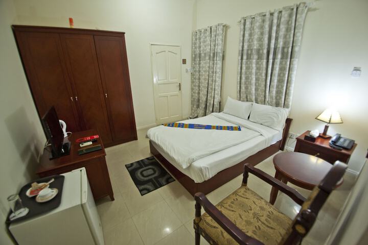 Room 4 of 12