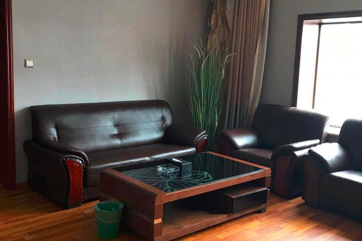 Room 4 of 8