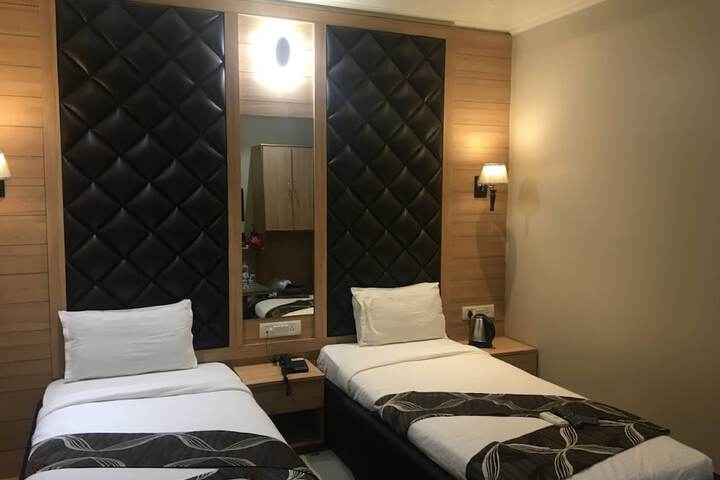 Room 7 of 14