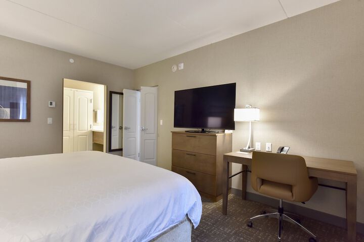 2 Queen 1 Bedroom Suite Mobility Accessible Roll Shower (25 of 29)