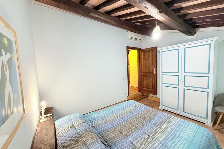 Room 15 of 83
