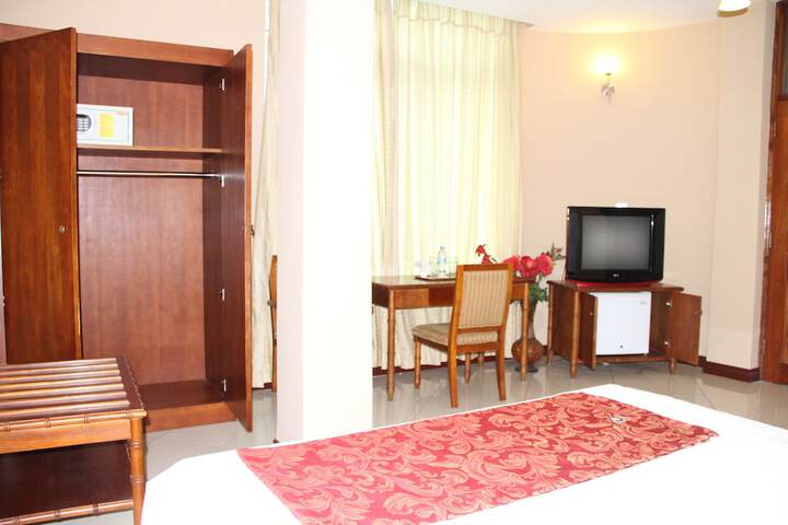 Room 17 of 28