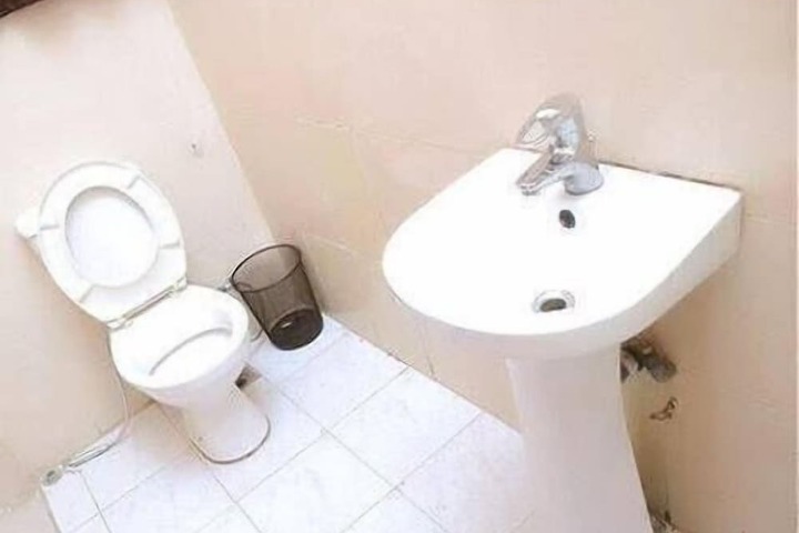 Room 8 of 14