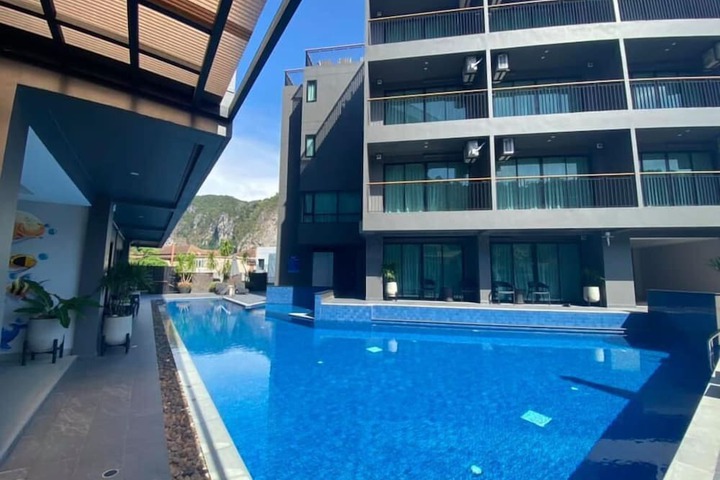 Pool 64 of 102
