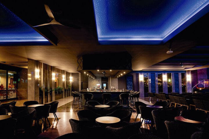 Lounge 97 of 113