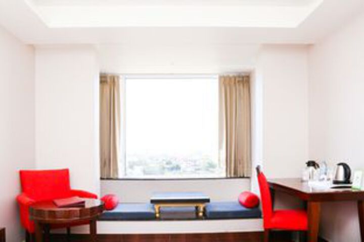 Room 28 of 34