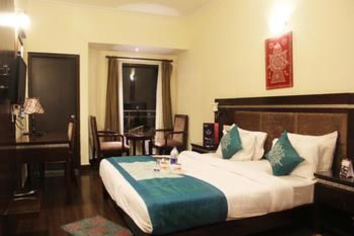 OYO Premium Near Bhimtal Lake Nainital